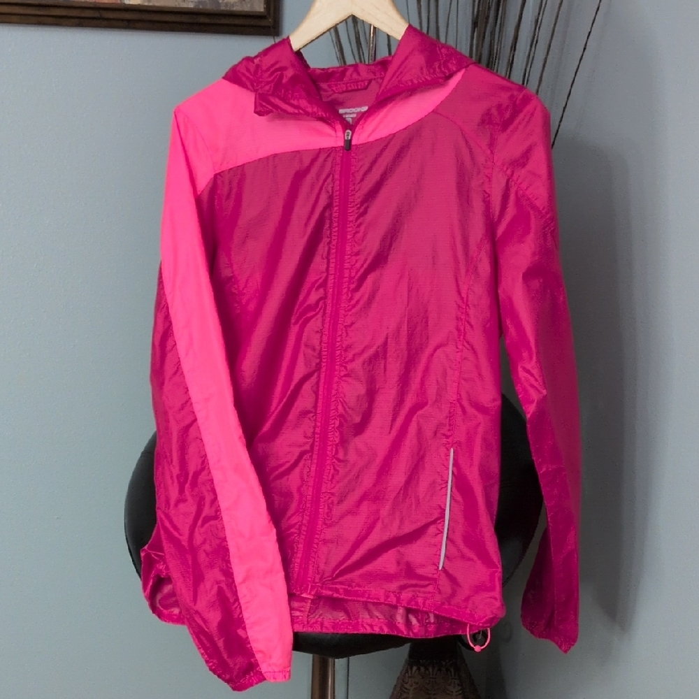 Brooks Women's Vibrant Pink Utility Jacket